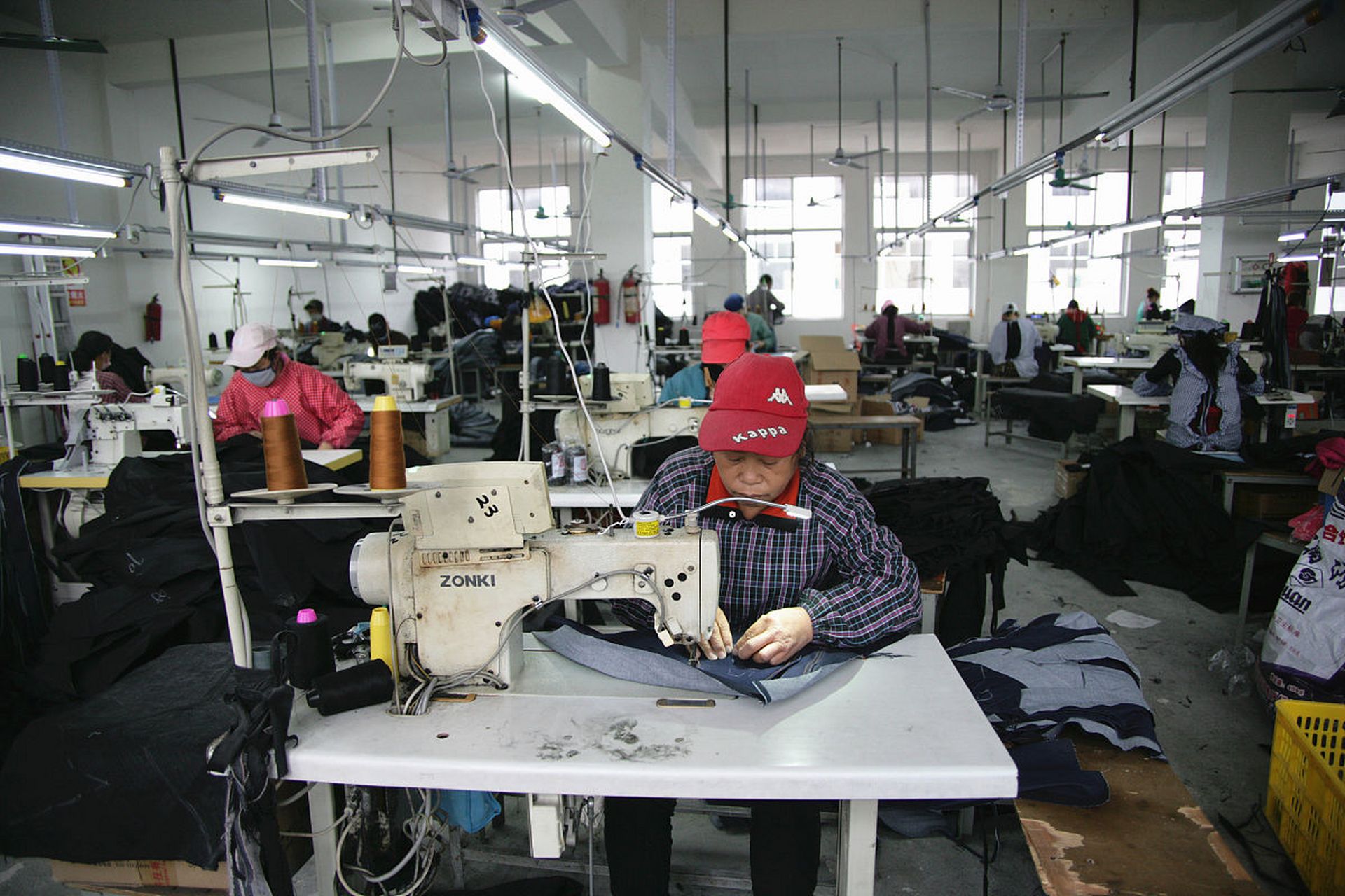 服裝加工廠(chǎng)忙活一年,結(jié)果品牌方跑路,這種事情確實(shí)讓人欲哭無(wú)淚.為了